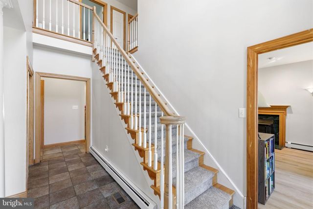 1146 WHEATSHEAF LN, Abington, PA 19001