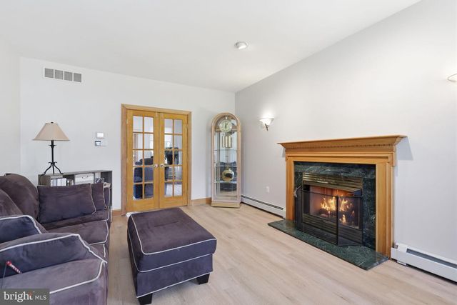 1146 WHEATSHEAF LN, Abington, PA 19001