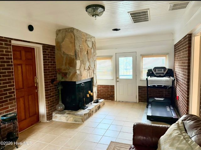 1210 Meadowood Drive, Kinston, NC 28501