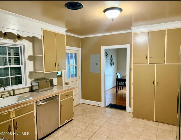 1210 Meadowood Drive, Kinston, NC 28501