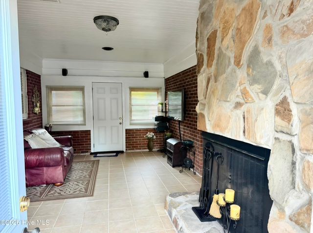 1210 Meadowood Drive, Kinston, NC 28501