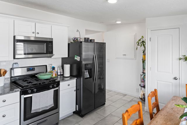 1678 W LELAND DR, West Jordan, UT 84084