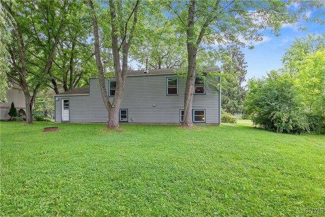 8273 Larkspur Drive, Clay, NY 13027