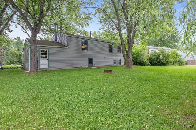 8273 Larkspur Drive, Clay, NY 13027