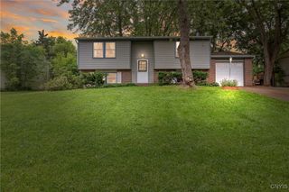 8273 Larkspur Drive, Clay, NY 13027