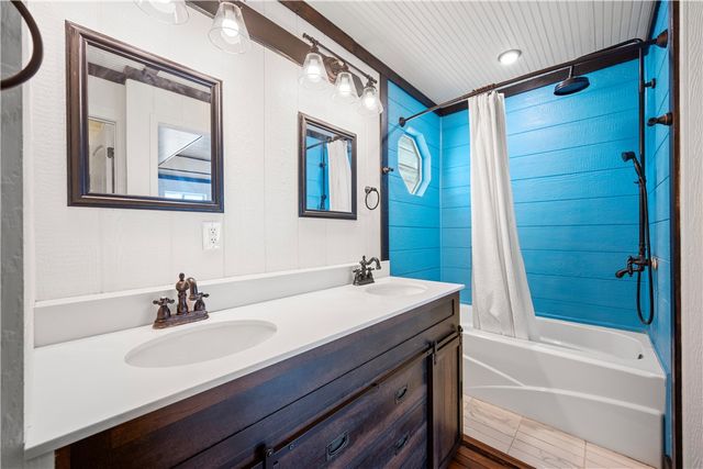 314 Cape Velero Dr, Rockport, TX 78382