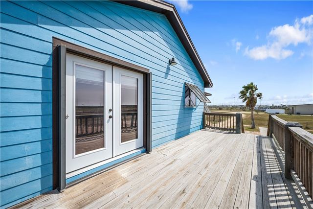 314 Cape Velero Dr, Rockport, TX 78382
