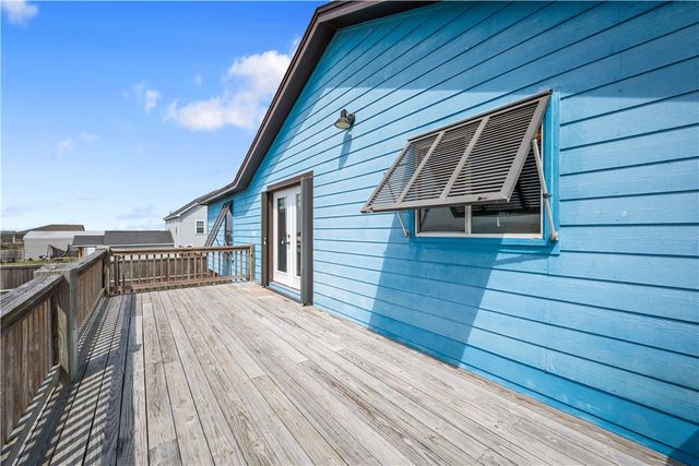 314 Cape Velero Dr, Rockport, TX 78382