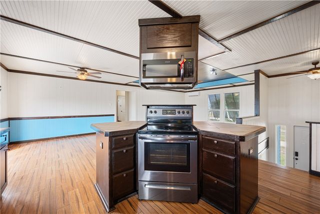 314 Cape Velero Dr, Rockport, TX 78382