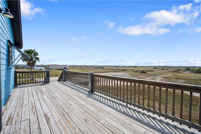 314 Cape Velero Dr, Rockport, TX 78382
