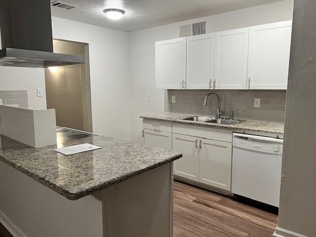 6974 Fallbrook Court W, Fort Worth, TX 76120