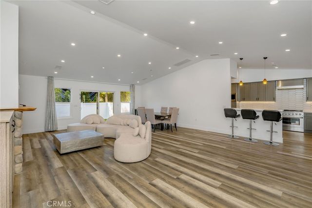 22845 Dolorosa Street, Woodland Hills, CA 91367