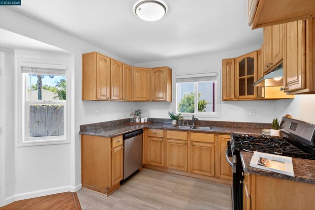 1331 Carlson Blvd, Richmond, CA 94804
