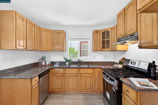 1331 Carlson Blvd, Richmond, CA 94804