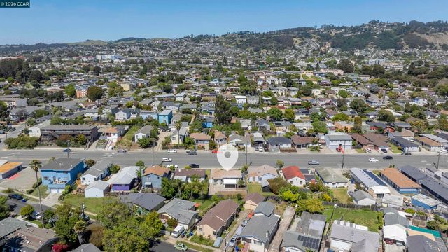 1331 Carlson Blvd, Richmond, CA 94804