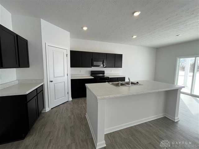 2027 Ivy Road, Clayton, OH 45315