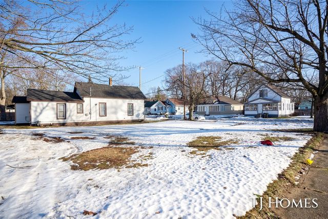 1651 Smith Street, Muskegon, MI 49442