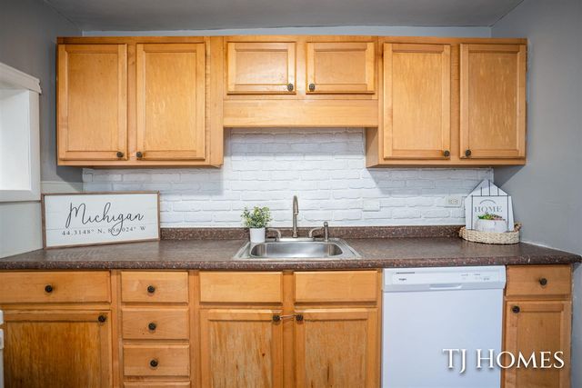 1651 Smith Street, Muskegon, MI 49442