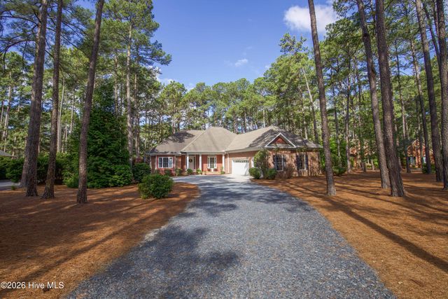 16 Montrose Court, Pinehurst, NC 28374