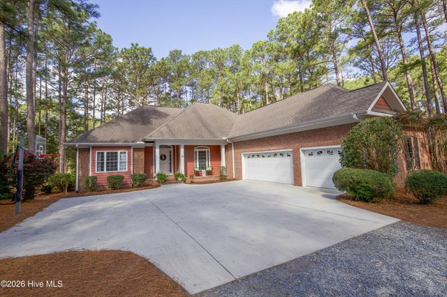 16 Montrose Court, Pinehurst, NC 28374