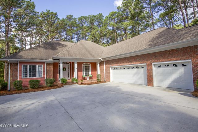 16 Montrose Court, Pinehurst, NC 28374