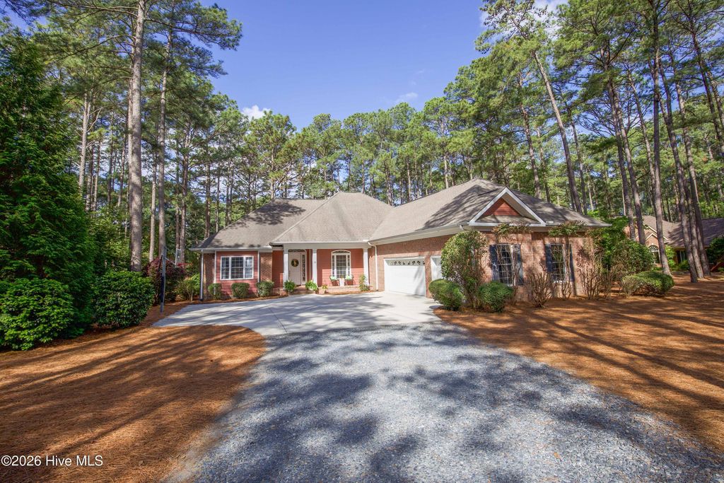 16 Montrose Court, Pinehurst, NC 28374