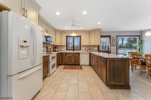 19 Lexington Road, Clinton Twp., NJ 08801