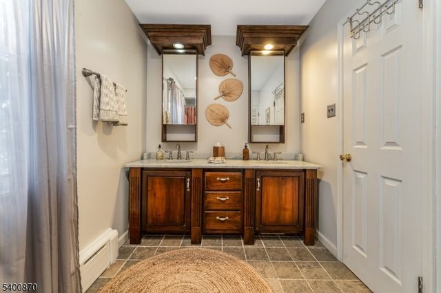 19 Lexington Road, Clinton Twp., NJ 08801