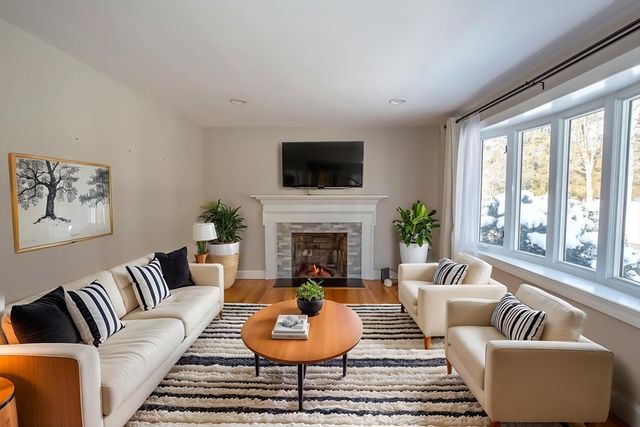 11 Nevins Ave, Longmeadow, MA 01106