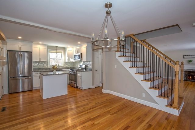 11 Nevins Ave, Longmeadow, MA 01106