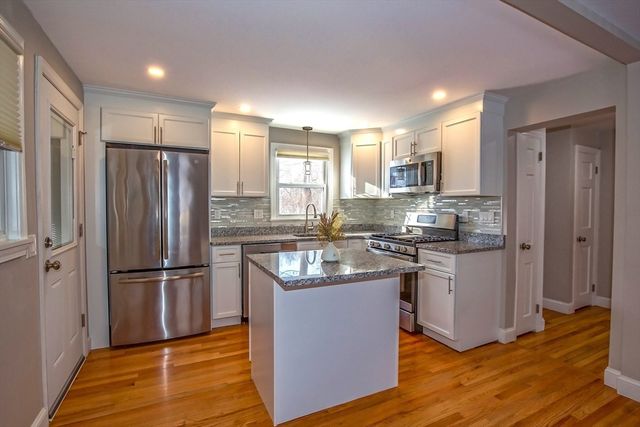 11 Nevins Ave, Longmeadow, MA 01106