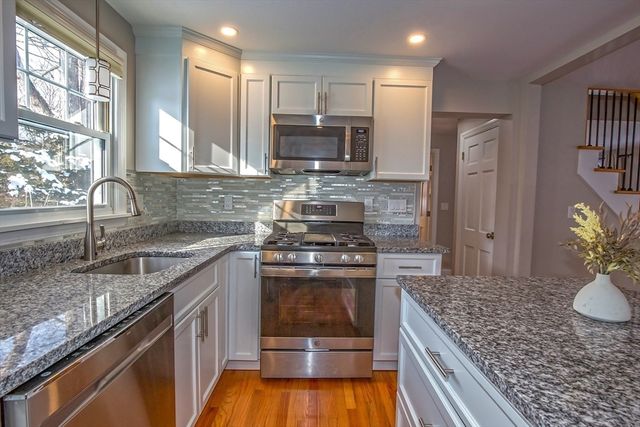 11 Nevins Ave, Longmeadow, MA 01106