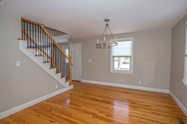 11 Nevins Ave, Longmeadow, MA 01106