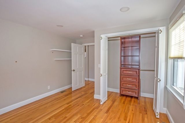 11 Nevins Ave, Longmeadow, MA 01106