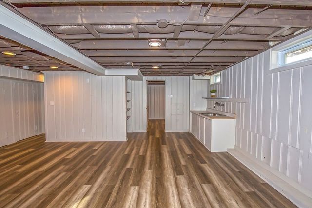 11 Nevins Ave, Longmeadow, MA 01106