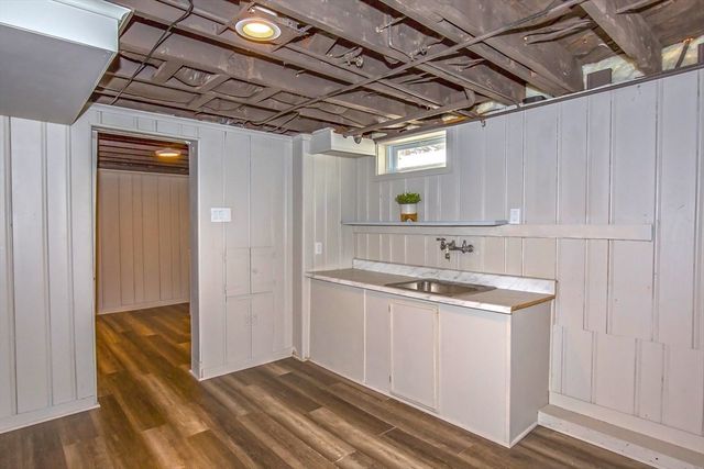 11 Nevins Ave, Longmeadow, MA 01106