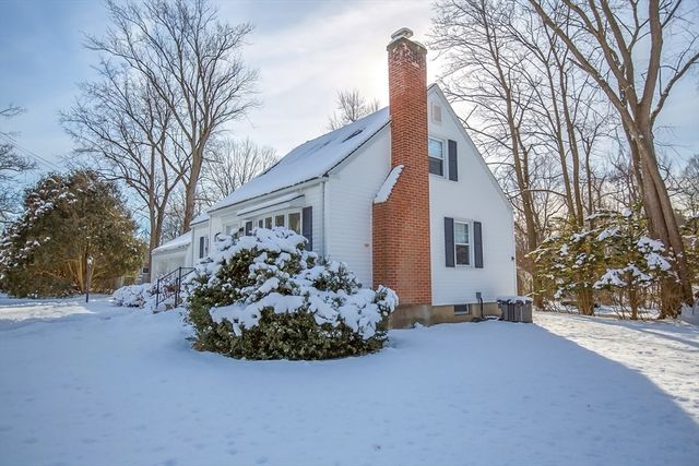 11 Nevins Ave, Longmeadow, MA 01106