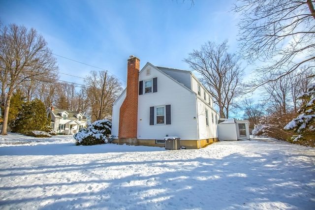 11 Nevins Ave, Longmeadow, MA 01106