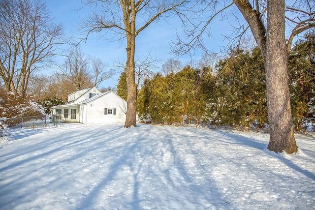 11 Nevins Ave, Longmeadow, MA 01106