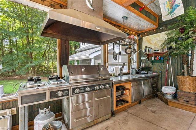 11172 Eventide LN, Gloucester, VA 23061