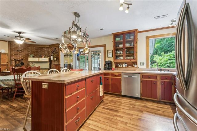 11172 Eventide LN, Gloucester, VA 23061