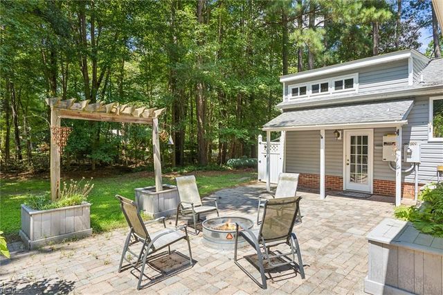 11172 Eventide LN, Gloucester, VA 23061