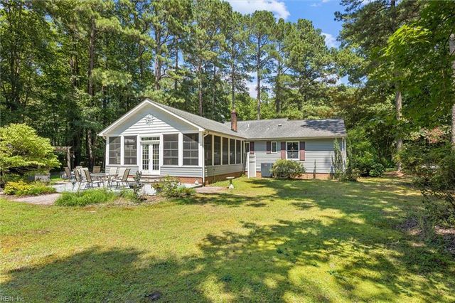11172 Eventide LN, Gloucester, VA 23061