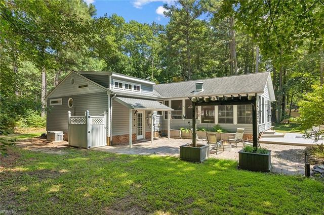 11172 Eventide LN, Gloucester, VA 23061