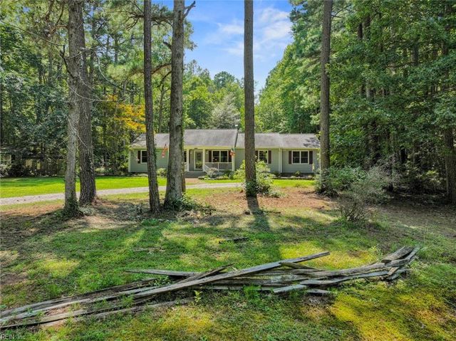 11172 Eventide LN, Gloucester, VA 23061