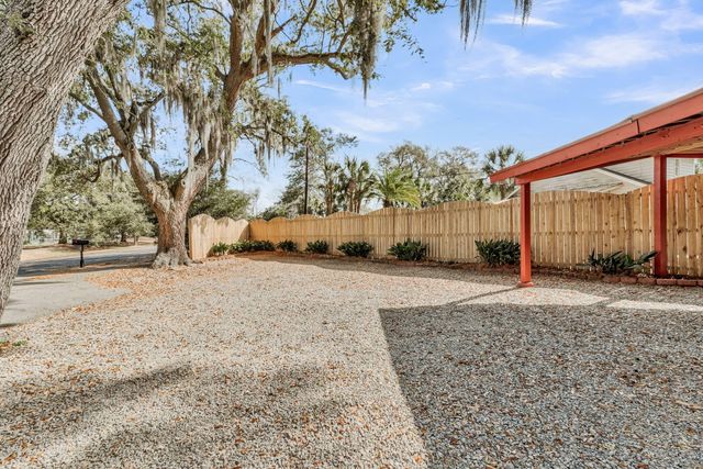 621 Fort Johnson Road, Charleston, SC 29412