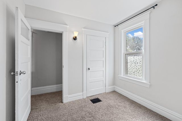 909 Sherburne Avenue, Saint Paul, MN 55104