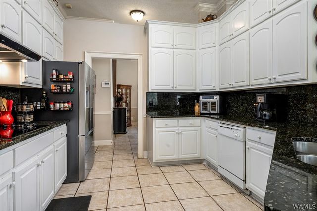 16760 N River Shores, Northport, AL 35475