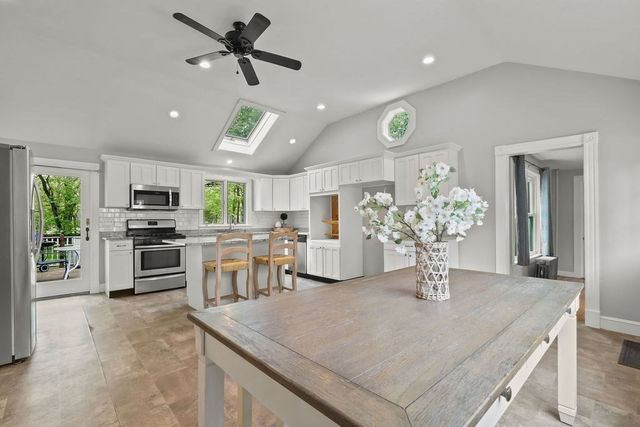 26 Bacon Sq, Plainville, MA 02762