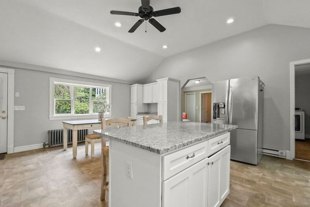 26 Bacon Sq, Plainville, MA 02762